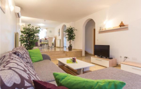 2 Bedroom Lovely Apartment In Pula